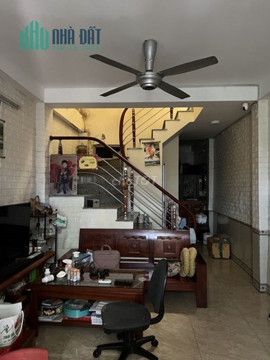 Chính chủ cần bán nhà mặt tiền 3,6m2, 2 Phòng ngủ, có sân phơi. tại ngõ 230 Định Công Thượng