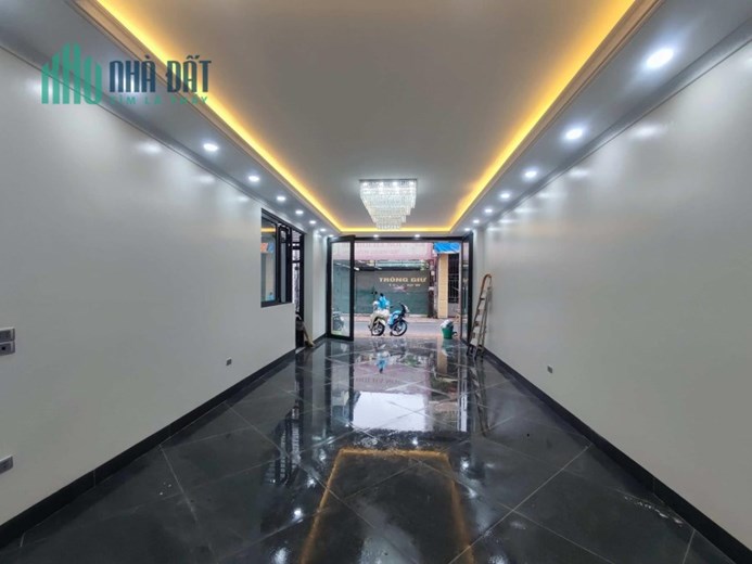 bán nhà Ngọc Lâm 90m x 7tầng, mặt tiền 5.7m, thang máy, vỉa hè, ôtô tránh