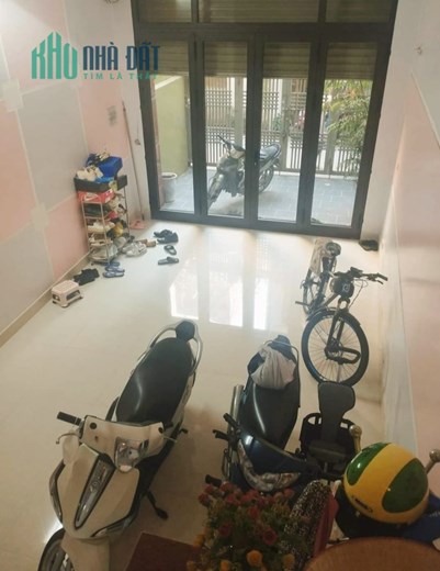 Ngõ Lạc Long Quân 66m², 5 tầng, MT 3.8m, giá 9.6 tỷ Cầu Giấy. O94lO7l689