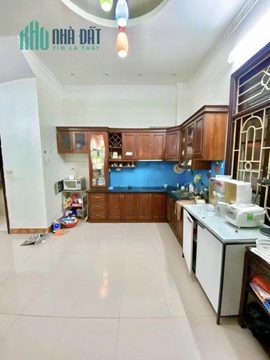 Bán nhà 89 Lạc Long Quân 60m2, 5 tầng nhà dân xây đẹp thoáng chỉ với 8 tỷ