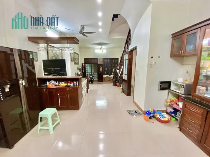 Bán nhà 89 Lạc Long Quân 60m2, 5 tầng nhà dân xây đẹp thoáng chỉ với 8 tỷ