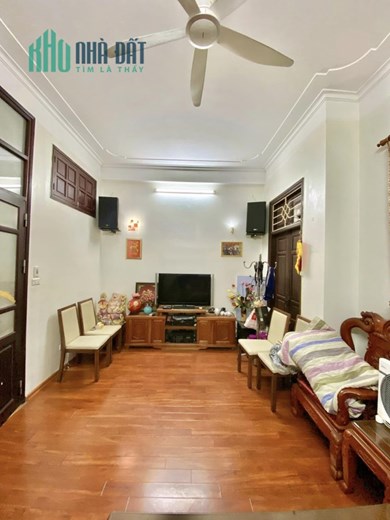 Bán nhà 89 Lạc Long Quân 60m2, 5 tầng nhà dân xây đẹp thoáng chỉ với 8 tỷ