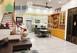 Bán nhà Trung Tâm Cầu Giấy - Ô tô - Kinh Doanh - Hồ Điều Hòa - Lô Góc - 75m - MT 4m - Nhỉnh 11 tỷ