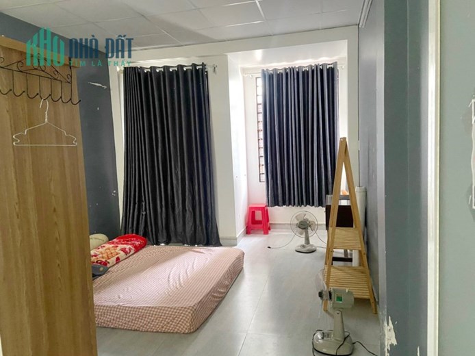Nhà nở hậu 2 tầng đường Trần Nguyên Hãn P13Q8. Giá 3,65 tỷ bớt lộc