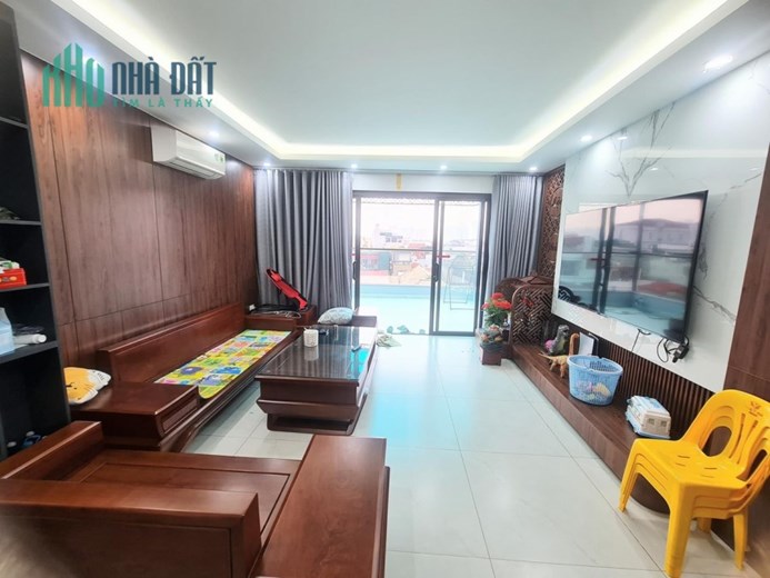 Bán nhà mặt phố Hoàng Văn Thái lô góc, giá 13 tỷ 8