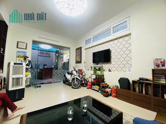 Bán nhà dân xây đường Hoàng Ngân Thanh Xuân, gần phố ô tô nhỏ đỗ cửa DT 65m2*4 tầng, chỉ 6.7 tỷ, Lh