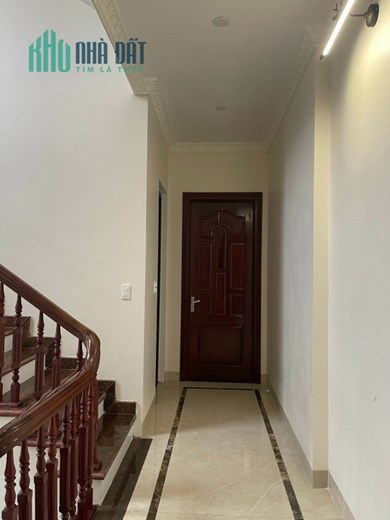 NHÀ VĂN CAO ĐỘC LẬP SÂN CỔNG ĐƯỜNG RỘNG 30M.