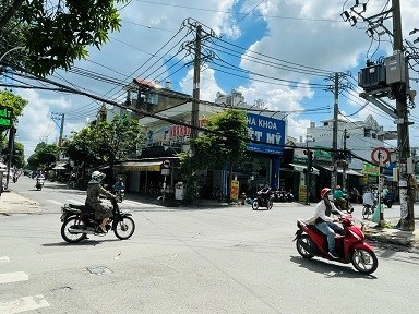 Mới lấy visa đi mỹ cần bán gấp căn nhà bao năm gắn bó ở Mặt Tiền giao nhau giữa Nguyễn Thị Đặng vs