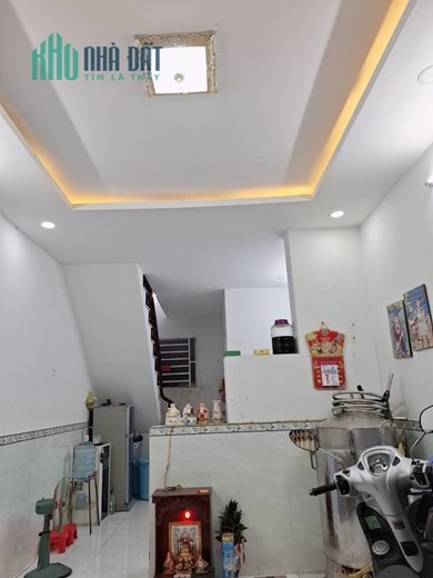 Hiện nhà e đang ở nhưng muốn về quê luôn nên muốn bán căn nhà để thu hồi vốn.