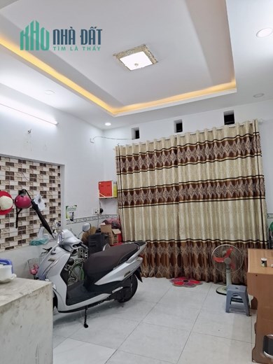 Hiện nhà e đang ở nhưng muốn về quê luôn nên muốn bán căn nhà để thu hồi vốn.