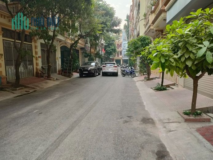 [ ĐẲNG CẤP] BIỆT THỰ LIỀN KỀ PHỐ NGUYỄN HOÀNG 90M2, 5T 2 THOÁNG,Ô TÔ TRÁNH.