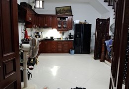 Chính chủ cần bán nhà ngõ 185 Chùa Láng, 41m2 x 5 tầng, 3 gác đỗ cửa, 5,4 tỷ