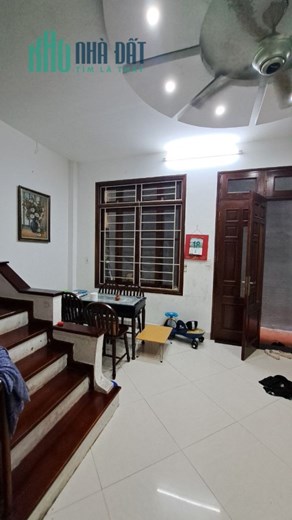Bán nhà Chùa Láng, gần đại học Ngoại Thương, 41m2 x 5 tầng, ngõ to, nhỉnh 5 tỷ