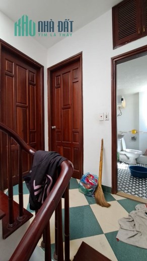 Bán nhà Chùa Láng, gần đại học Ngoại Thương, 41m2 x 5 tầng, ngõ to, nhỉnh 5 tỷ
