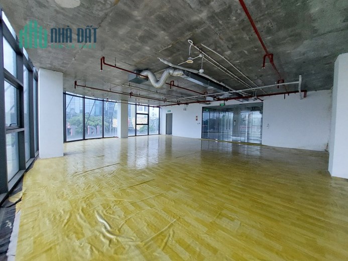 Cho thuê Tòa nhà Văn phòng, mặt phố Đông Anh, 2500m2, 8T, 280tr.