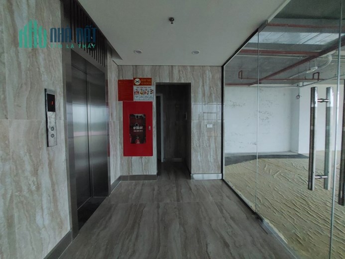 Cho thuê Tòa nhà Văn phòng, mặt phố Đông Anh, 2500m2, 8T, 280tr.