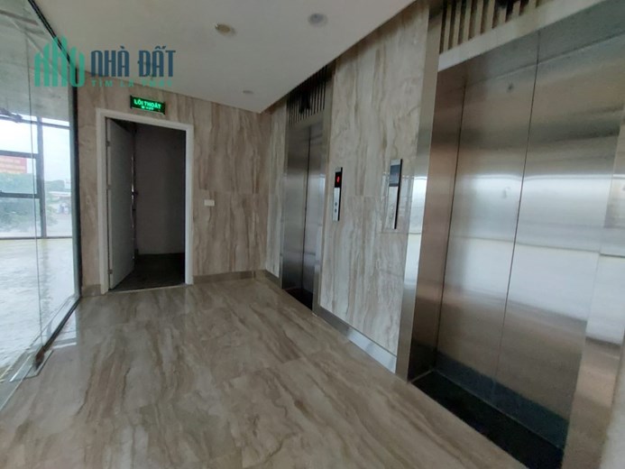 Cho thuê Tòa nhà Văn phòng, mặt phố Đông Anh, 2500m2, 8T, 280tr.