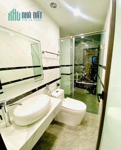 Trung tâm Hai Bà,ngõ thông tứ tung,lô góc thoáng sáng,kinh doanh nhỏ,5 tầng xây mới,thang máy nhập