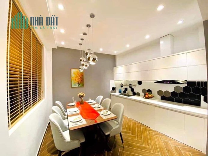 Bán Nhà 496 Dương Quảng Hàm,50m2, Hẻm Xe Tải, Hạ 900tr