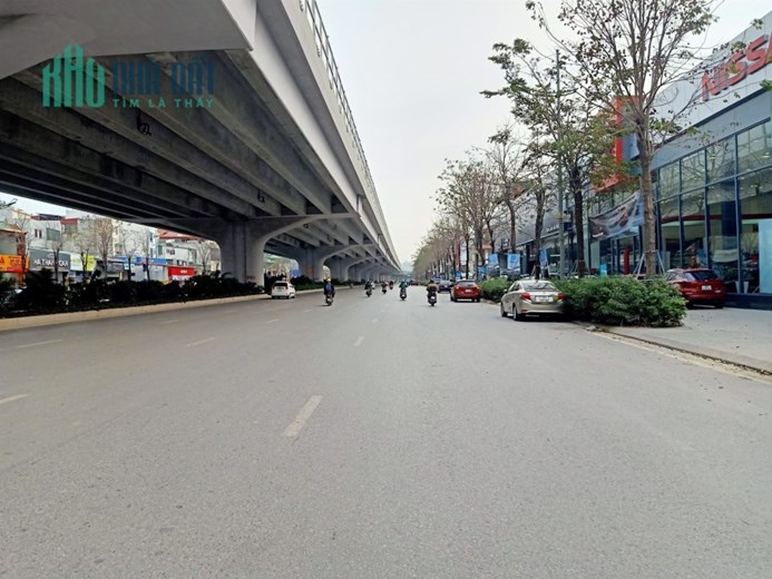 Nhượng lô đất 318m2 2 mặt ngõ thông oto gần đường Phạm Văn Đồng