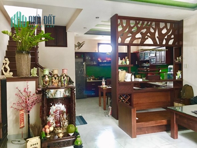 Bán Nhà 3 Tầng Hẻm Lê Hồng Phong. Phước Hải TTTP Nha Trang. Giá 2 tỷ 3. Để lại nội thất cơ bản