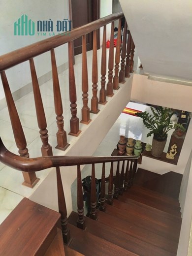 Bán Nhà 3 Tầng Hẻm Lê Hồng Phong. Phước Hải TTTP Nha Trang. Giá 2 tỷ 3. Để lại nội thất cơ bản