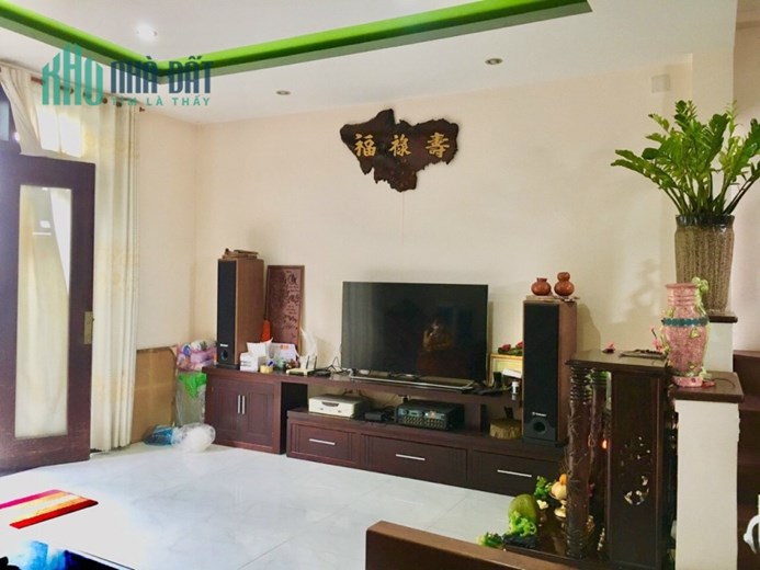 Bán Nhà 3 Tầng Hẻm Lê Hồng Phong. Phước Hải TTTP Nha Trang. Giá 2 tỷ 3. Để lại nội thất cơ bản