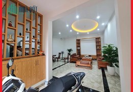 Nhỉnh 4 tỷ nhà Ngô gia Tự Long Biên nhà đẹp 70mx4 tầng MT4.6