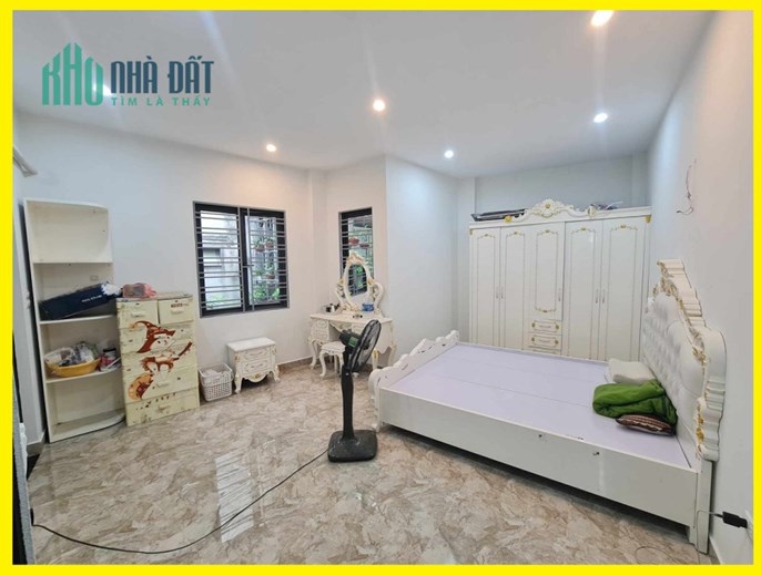 Nhỉnh 4 tỷ nhà Ngô gia Tự Long Biên nhà đẹp 70mx4 tầng MT4.6