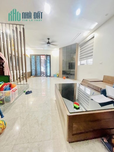 Bán nhà ngõ 230 Mễ Trì Thượng, Từ Liêm 45m2,4 tầng Lô góc ngõ rộng thoáng