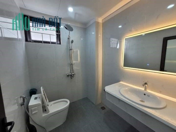 BÁN NHÀ QUẬN TÂY HỒ - PHỐ VÕNG THỊ DT: 51M2 5 TẦNG MT 4M 4 P NGỦ GIÁ: 6.25 TỶ + FUN NỘI THẤT ĐẦY ĐỦ