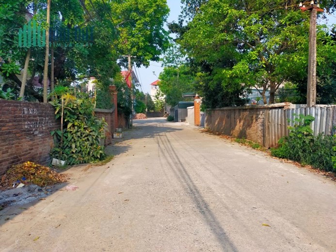 BÁN ĐẤT TẶNG NHÀ 2 TẦNG __%______
Tại Xuân Sen - Thuỷ Xuân Tiên
+ Diện tích 176m - có 100m thổ cư
+