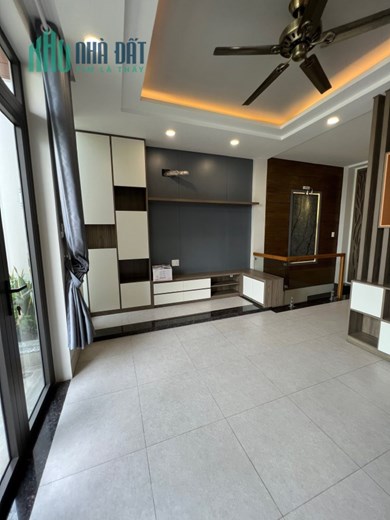 Nhà mặt tiền đường 904 Hiệp phú DT 67m đúc 4 lầu vị trí đẹp