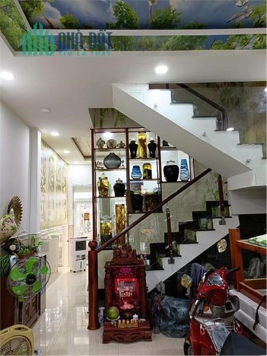 Nhà phố liền kề xe hơi đậu tỏng nhà 3 tầng 4 phòng - gấp bán hơn 4 tỷ -70m đất sd