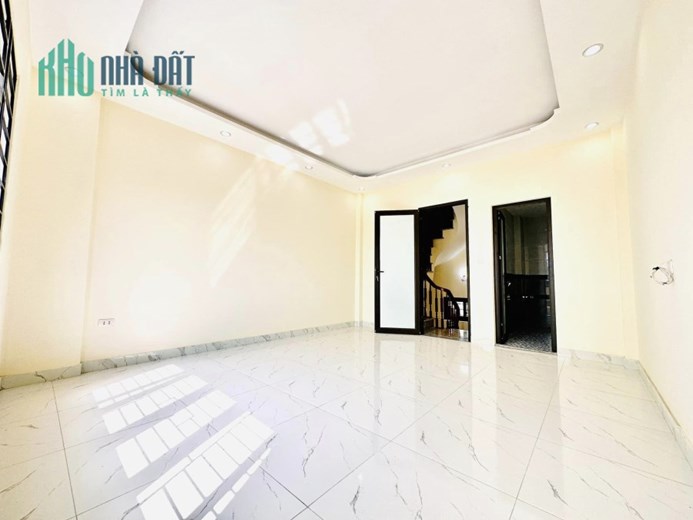 Bán nhà Yên Duyên, Hoàng Mai, ngõ thông 2 đầu, ba gác đỗ cửa, an sinh tốt, nhỉnh 3 tỷ