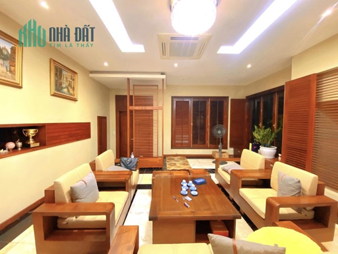 Siêu Phẩm Cao cấp quận Tây Hồ,  Biệt Thự Vườn Đào, 200m x 5T, Giá 86 tỷ.