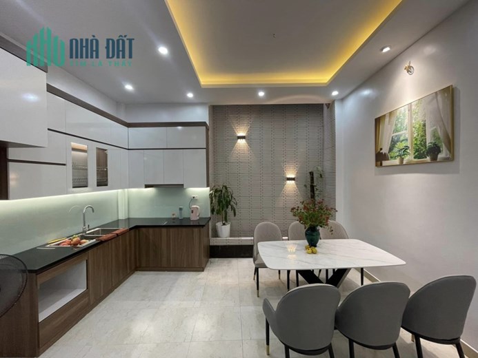 Bán nhà 514 Thuỵ Khuê 46m x 5 tầng, mt: 4m, gần Hồ Tây, gần ô tô, siêu thoáng, giá hợp lý