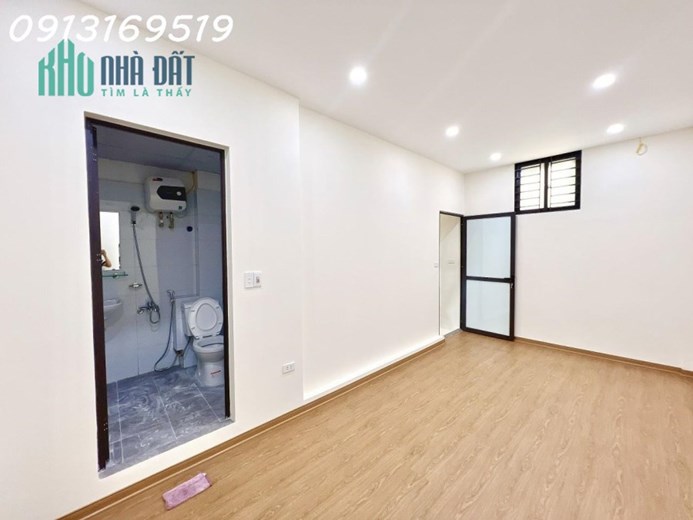 BÁN NHÀ TÔN ĐỨC THẮNG, 30m2x 4T, MT4.6m, Ô TÔ ĐỖ CỔNG, LÔ GÓC, KINH DOANH, CHỈ NHỈNH 2 TỶ