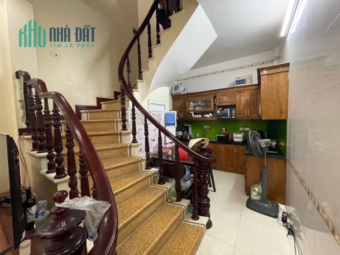 ĐẸP !! Cho thuê nhà Trung Yên Nguyễn Khang 40mx5T oto gần phố KD VP