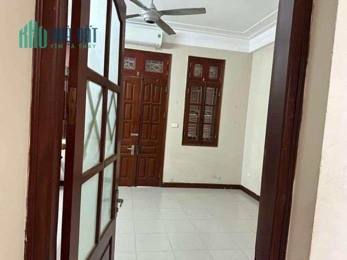 Nhà Đê La Thành thông Trung Phụng 41m² ngõ sáng, sạch 3 gác tránh gần phố 4.35 tỷ