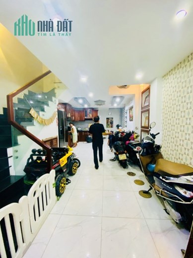 Bán Nhà HXH 4.2Mx14M 5Tầng - Đường Ni Sư Huỳnh Liên Quận Tân Bình Chỉ Hơn 8TỶ.