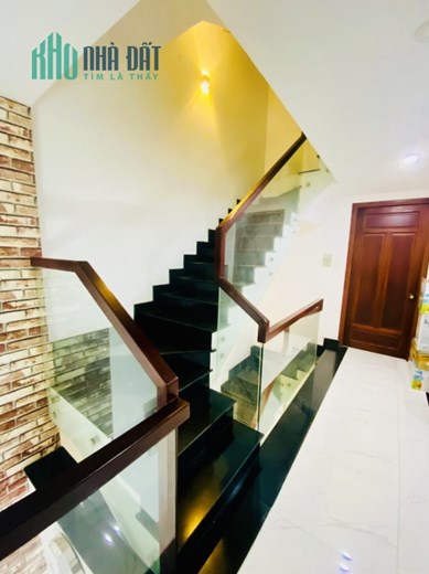 Bán Nhà HXH 4.2Mx14M 5Tầng - Đường Ni Sư Huỳnh Liên Quận Tân Bình Chỉ Hơn 8TỶ.