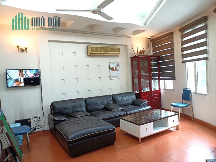 Mặt phố Tràng Thi, 80m2, MT7.8m, 150tỷ, vị trí hiếm, vuông nở hậu, 0977097287