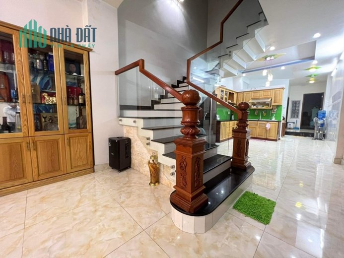 Mặt tiền kinh doanh Bàu Bàng ,Tân Bình 135 m2 ,
3 lầu, 11 phòng chỉ 17 tỷ