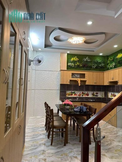 Bán nhà Nguyễn Duy Cung Phường 12 Quận GV, 4 tầng, Đ. 2.5m, giá giảm còn 5.4 tỷ