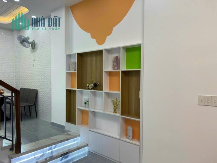 Bán nhà Nguyễn Duy Cung PHƯỜNG 12 quận G.Vấp, 3 tầng, Đường 1.5m, giá chỉ 5.1 tỷ