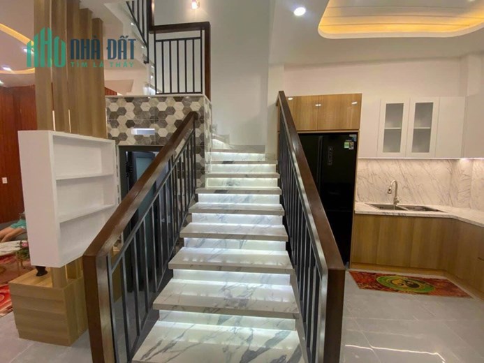 Bán nhà Nguyễn Duy Cung PHƯỜNG 12 quận G.Vấp, 3 tầng, Đường 1.5m, giá chỉ 5.1 tỷ