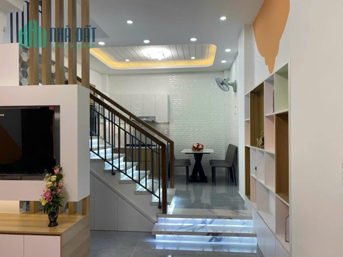 Bán nhà Nguyễn Duy Cung PHƯỜNG 12 quận G.Vấp, 3 tầng, Đường 1.5m, giá chỉ 5.1 tỷ