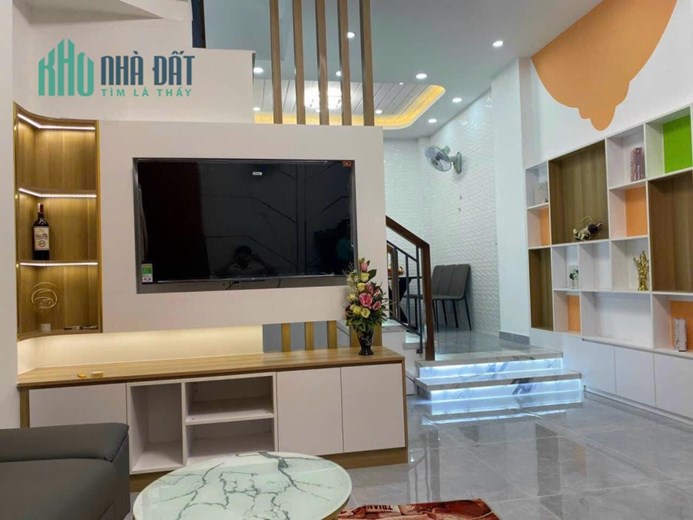 Bán nhà Nguyễn Duy Cung PHƯỜNG 12 quận G.Vấp, 3 tầng, Đường 1.5m, giá chỉ 5.1 tỷ