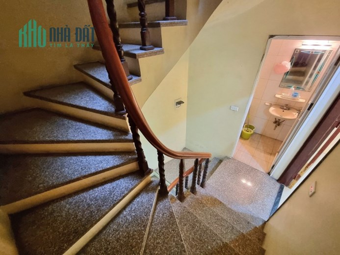 Xã Đàn,Đống Đa- NHÀ ĐẸP - NGÕ THÔNG. - Ô TÔ - KDVP- Ở SƯỚNG  -  NHỈNH 6 TỶ - MT 4m3 ,  5T, SỔ HOA